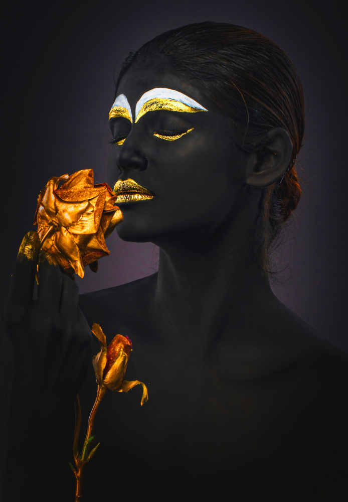 ENCHANTING GOLD von DEBASISH CHATTOPADHYAY