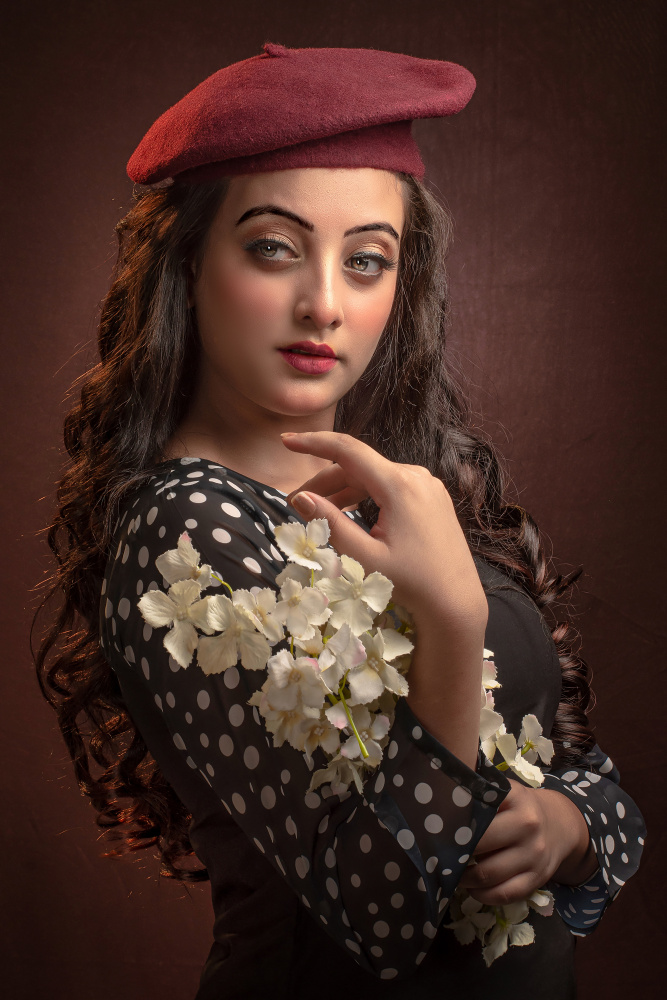 FLOWERY LOOKS von DEBASISH CHATTOPADHYAY