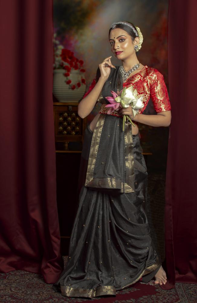 LADY BY THE CURTAIN von DEBASISH CHATTOPADHYAY