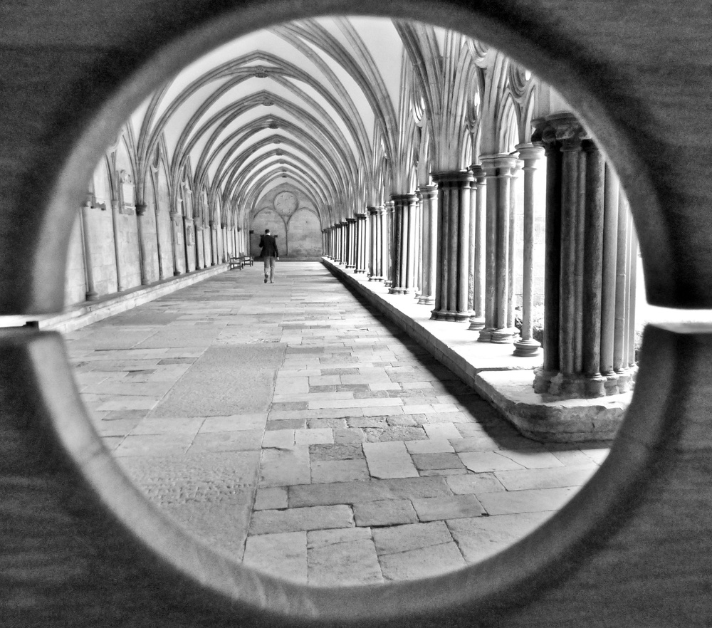 In The Cloisters At Salisbury Cathedral. von Debmercury