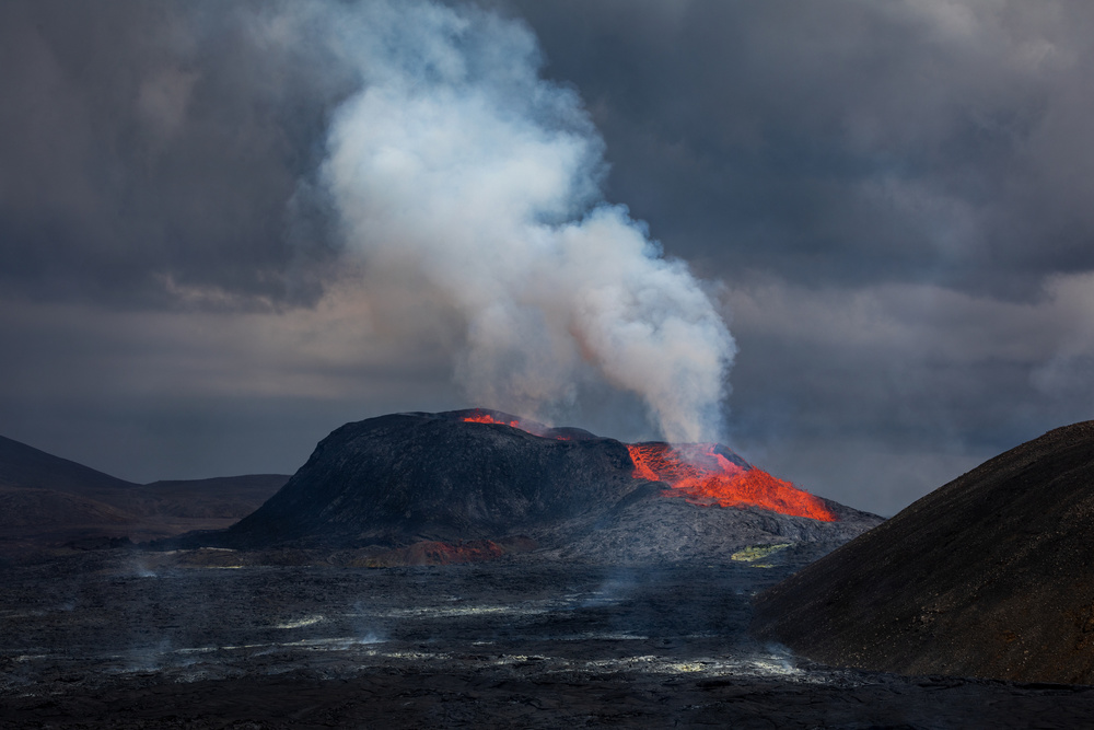 Geldingadalir Volcano in Iceland von Dennis Zhang