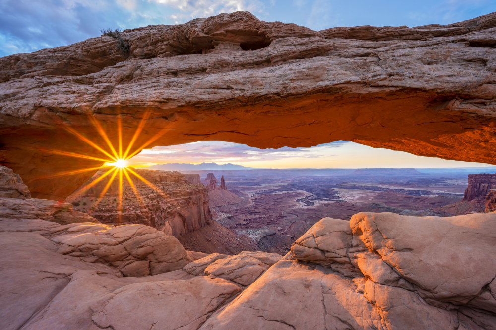 Sunrise at Mesa Arch - Canyonland National Park von Dheeraj Uthaiah