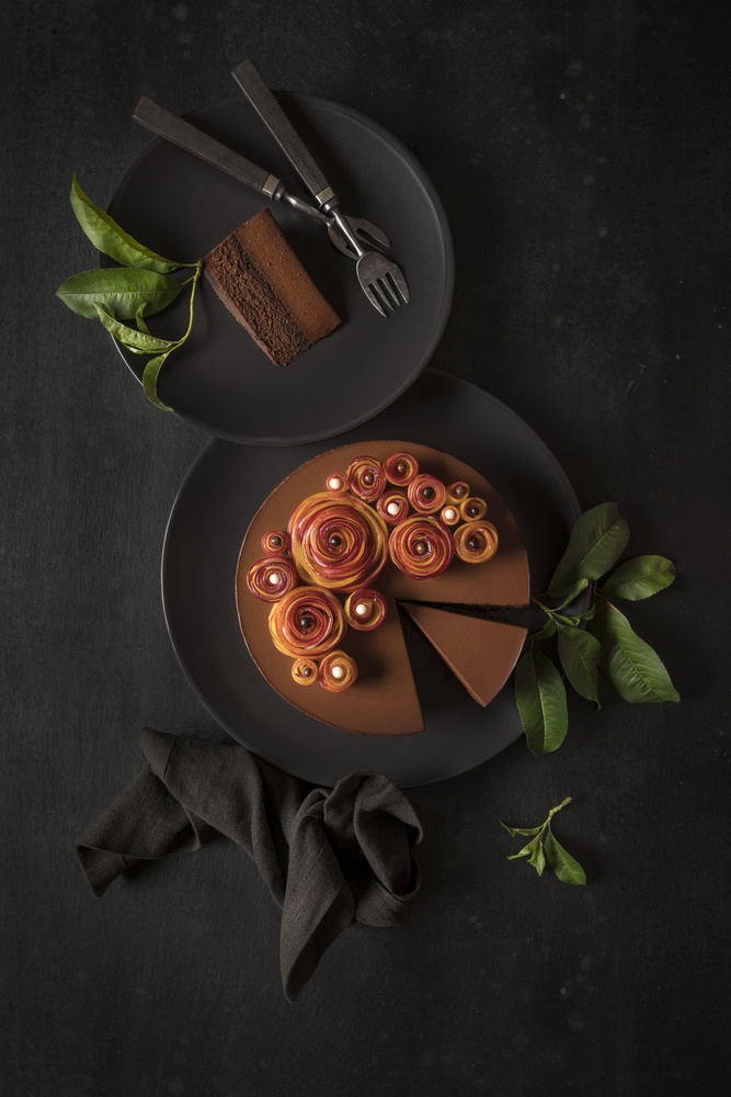 Dark chocolate and nectarine roses von Diana Popescu