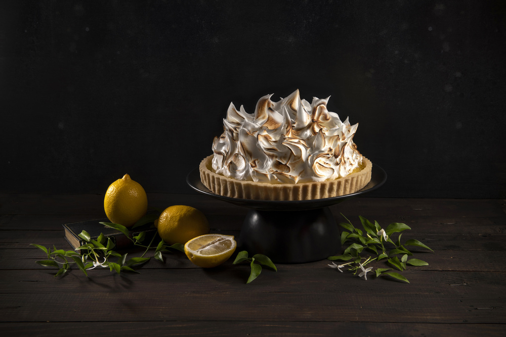 Is there too much meringue on the lemon cake? von Diana Popescu