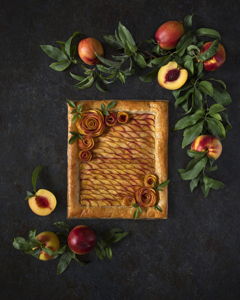 Peach roses tart von Diana Popescu