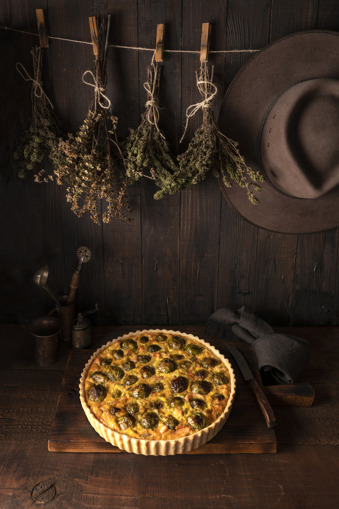 Dried herbs tart and an Akubra von Diana Popescu