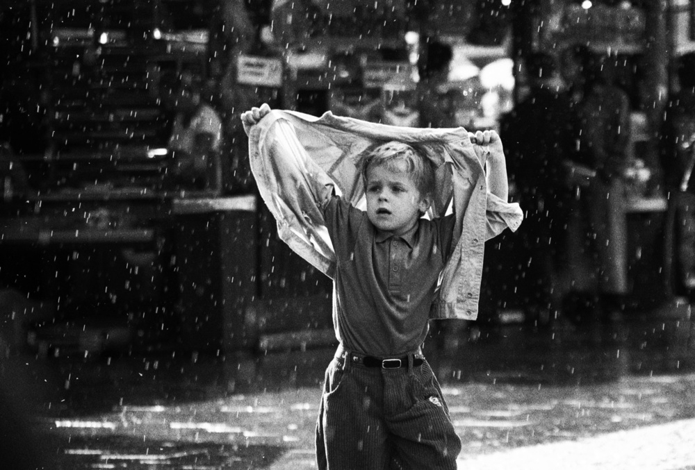 Raindrops keep falling on my head (from the series &quot;Childhoods&quot;) von Dieter Matthes