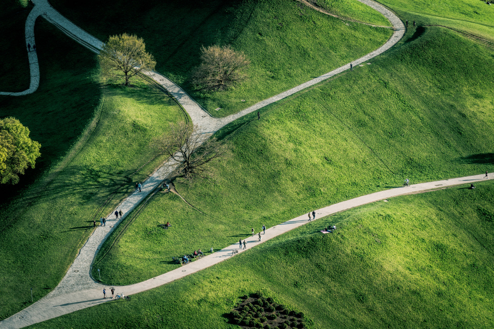 walkers on the hill von Dieter Reichelt