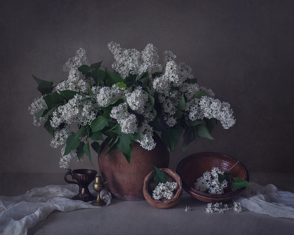 Still life with white lilac von Dimitar Lazarov - Dim