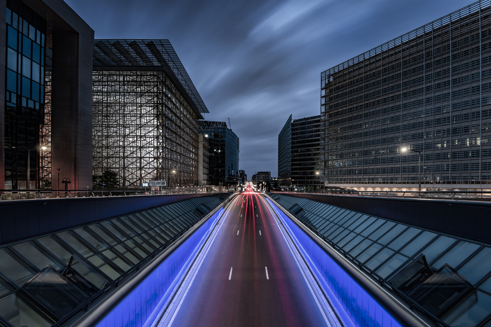 Into Brussels by night von Dirk Lecluse