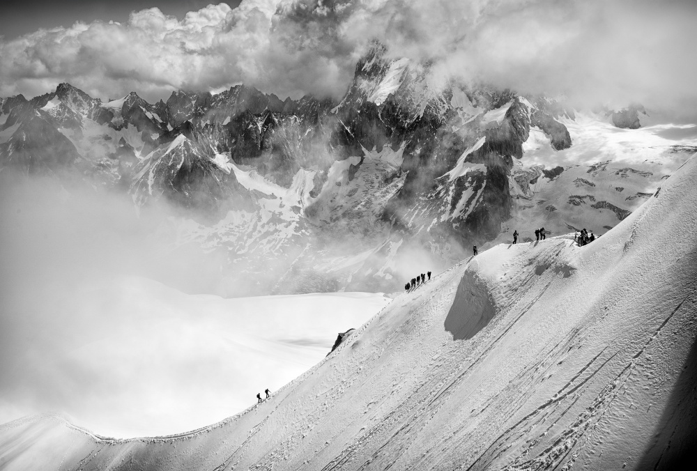 Alps: walking up, above the clouds von Dmitry Sumin