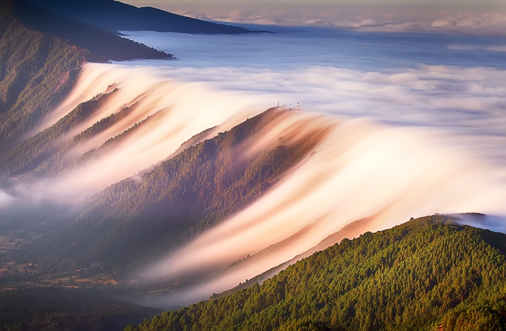 Waterfall of clouds von Dominic Dähncke