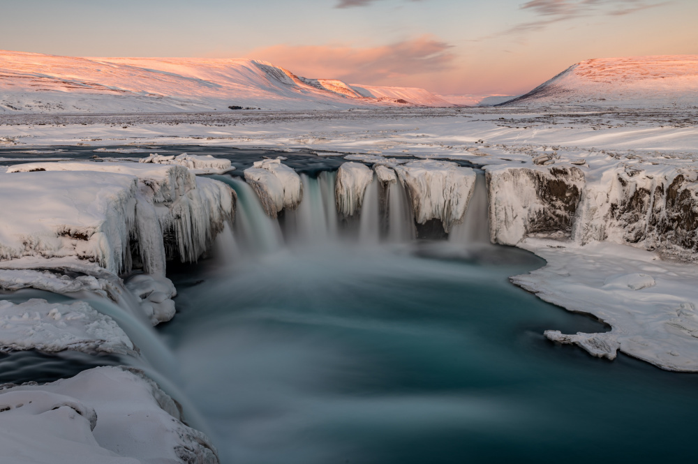 Sunrise on a frozen waterfall von Dorit Berkovits