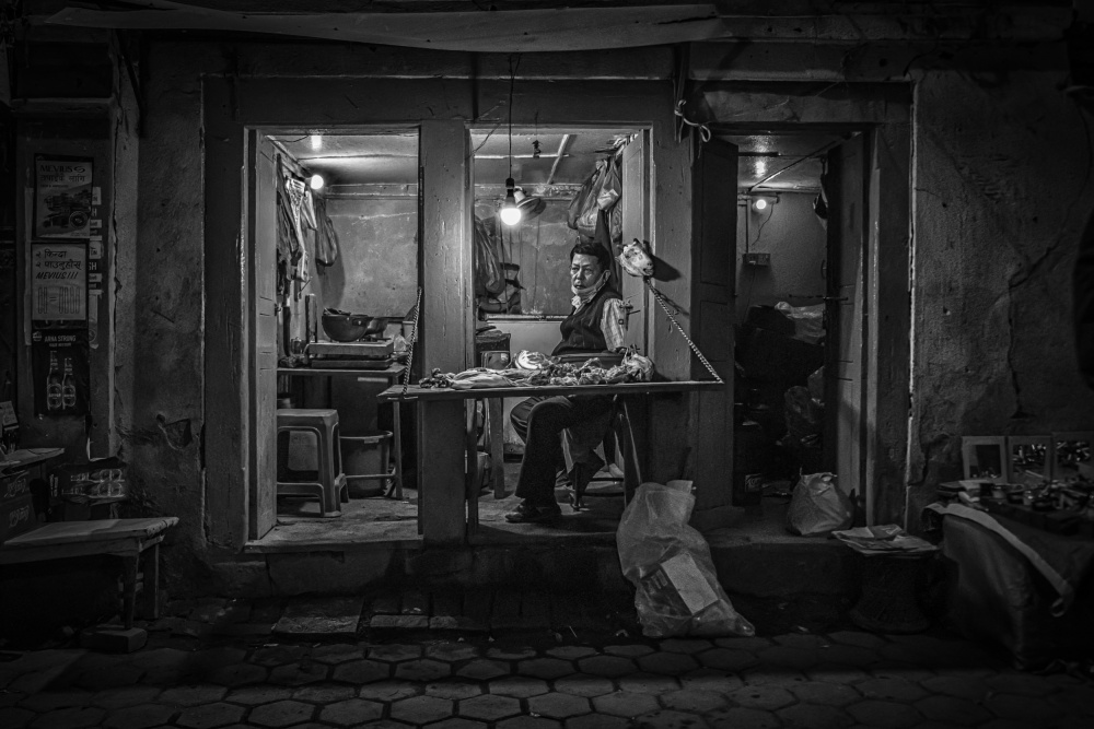 The butcher shop - Nights in the streets of Kathmandu von Doron Margulies