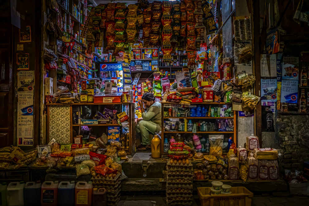 This crazy little shop (Kathmandu streets at night) von Doron Margulies