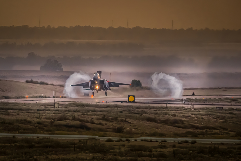 Turbulence at touchdown von Doron Margulies