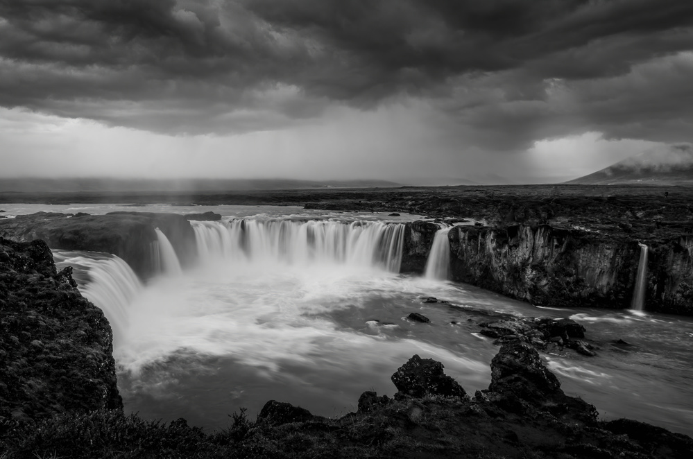 The Waterfall of the Ancient Gods von Dov Fuchs