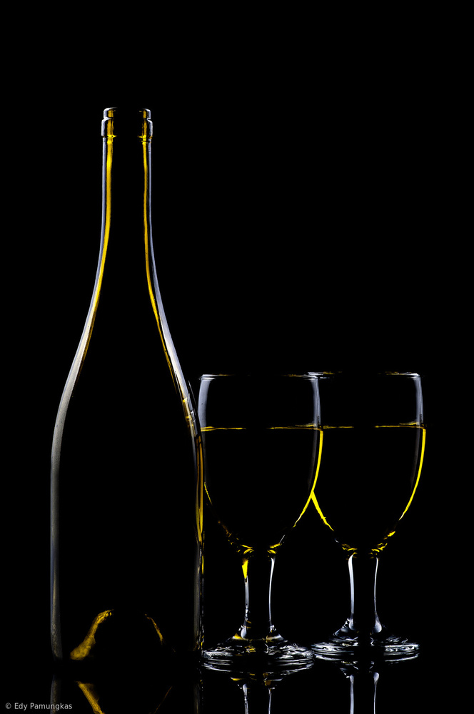 Two Yellow Wine von Edy Pamungkas