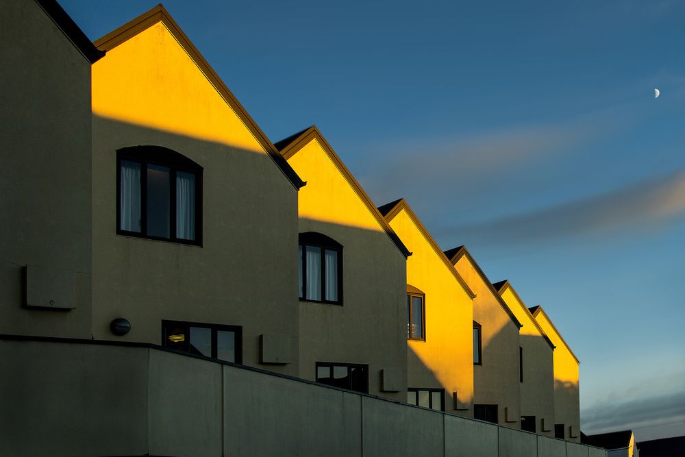 The yellow house and half moon von Ekkachai Khemkum