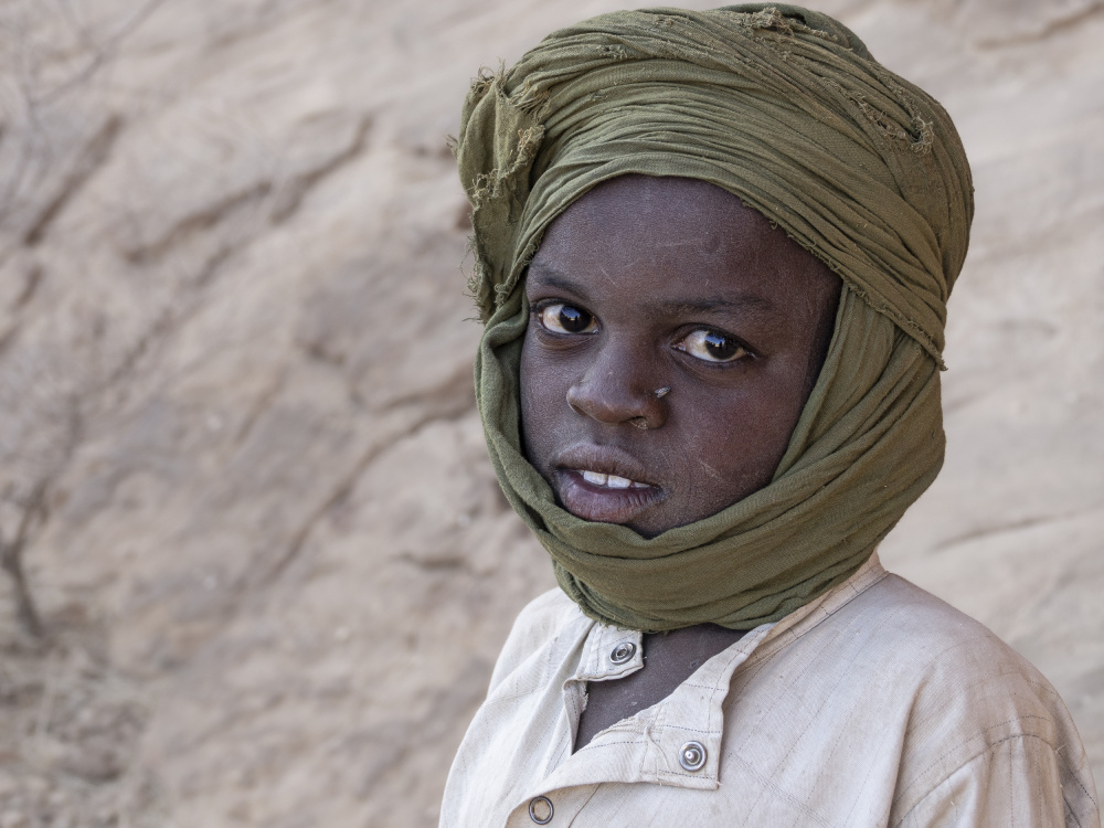 gazes at Ennedi desert, Tchad von Elena Molina