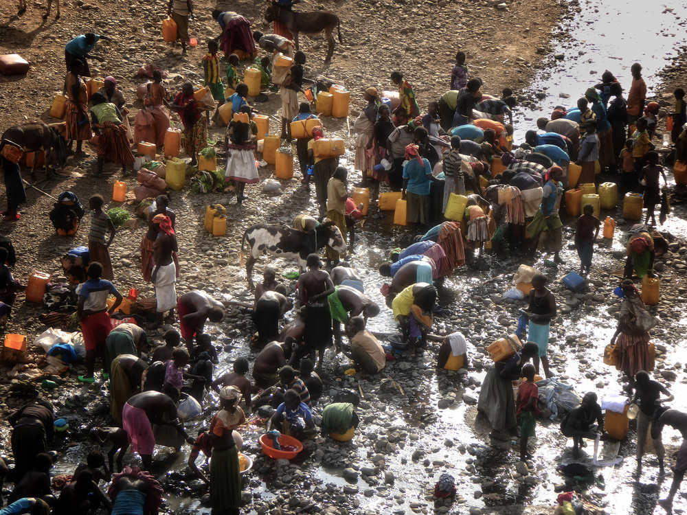 this is all we need: water! Southern Ethiopia (2) von Elena Molina