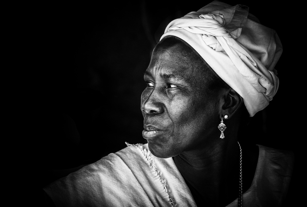 woman at Guinea Bissau von Elena Molina