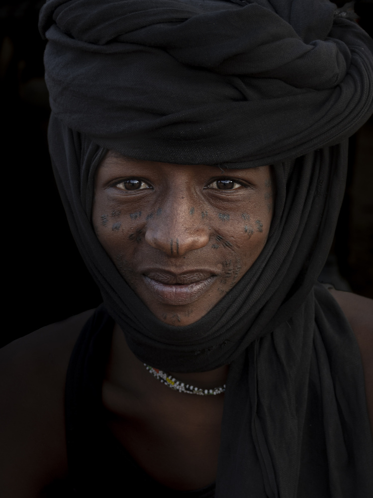 fulani young boy at Niergui refugee camp, Tchad von Elena Molina