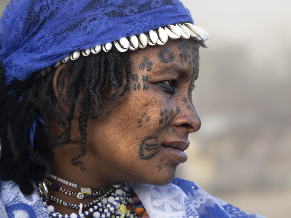 fulani girl at Niergui refugee camp, Tchad von Elena Molina