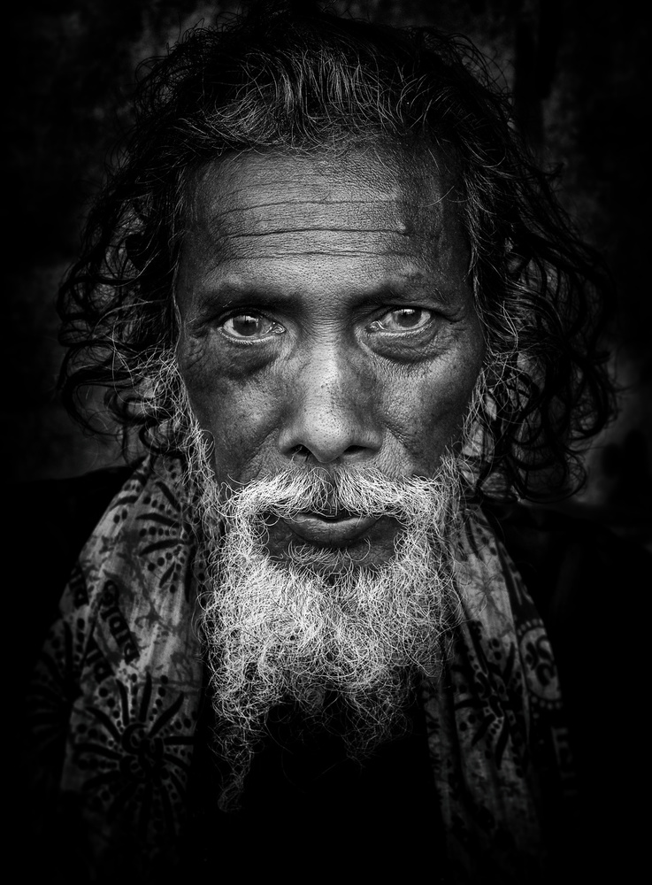 in the streets of Varanasi (b&amp;w version) von Elena Molina