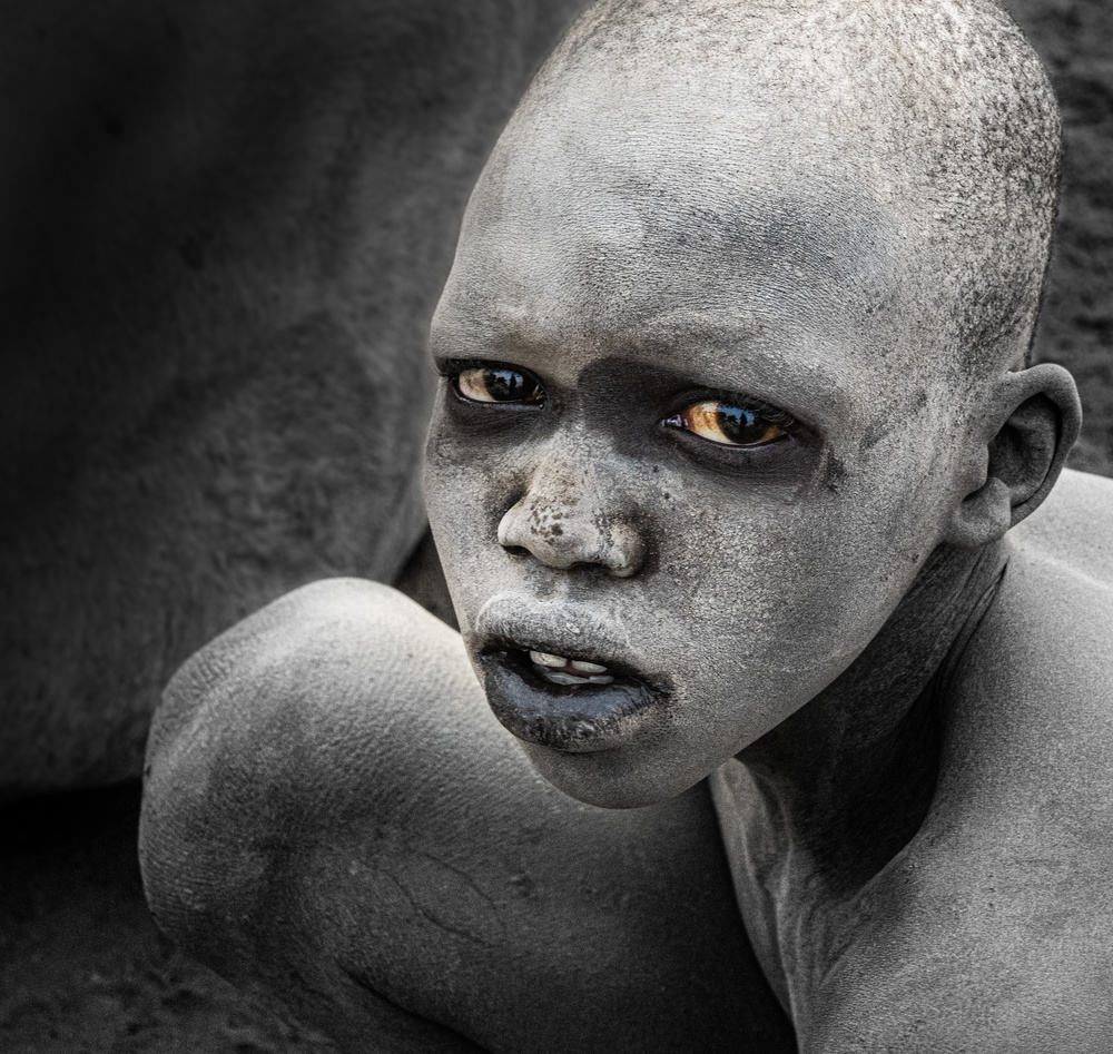 Mundari children, the nomadic herders of the White Nile von Elena Molina