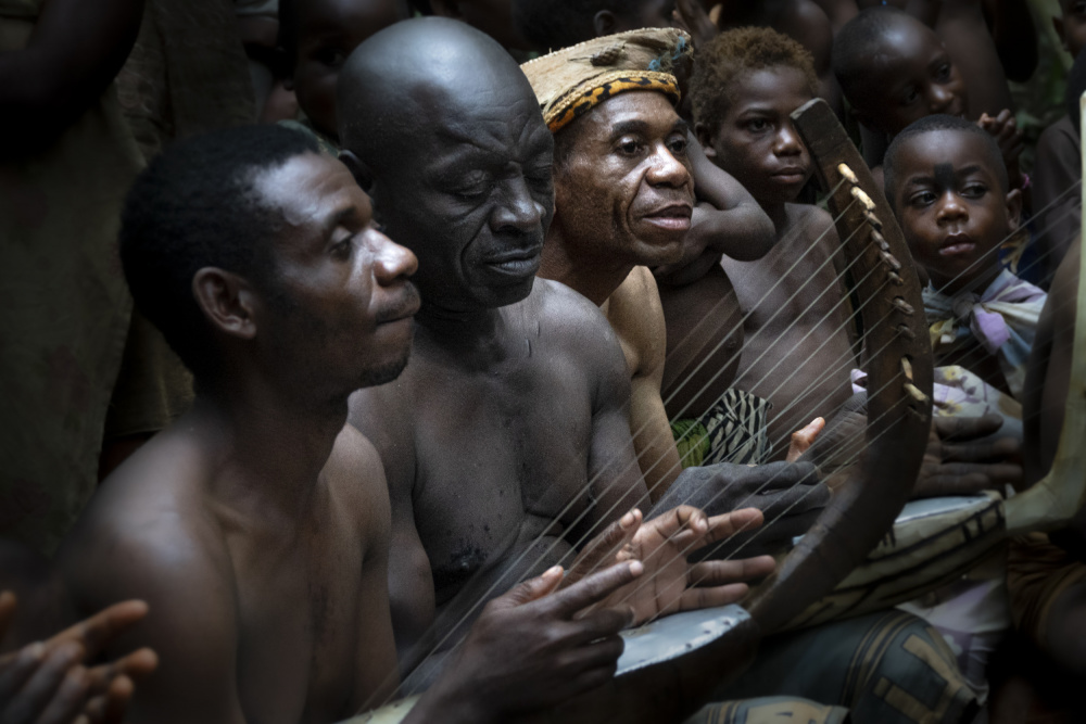 Music of the last clans of baka pygmies, Cameroon von Elena Molina