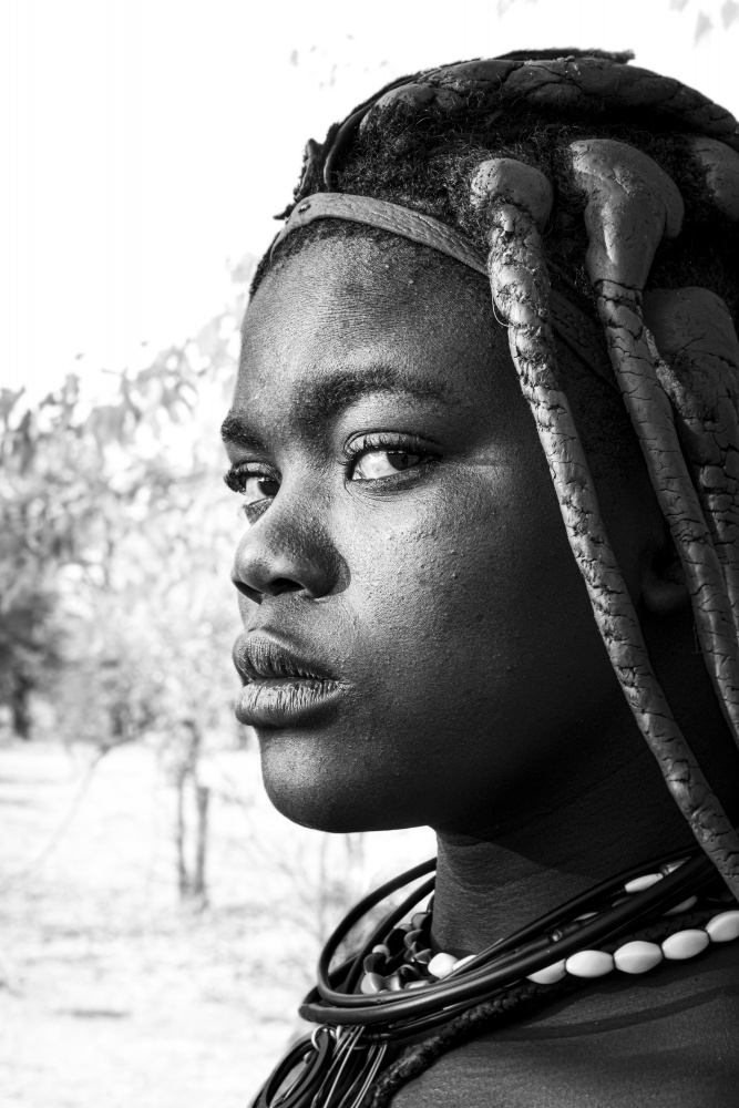 Mutwa girl, southern Angola (b&amp;w) von Elena Molina