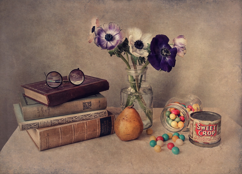 Still life  with books von Ellen Van Deelen