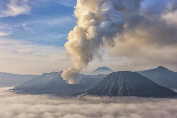 Activity at Mt Bromo von Emmanuel Charlat