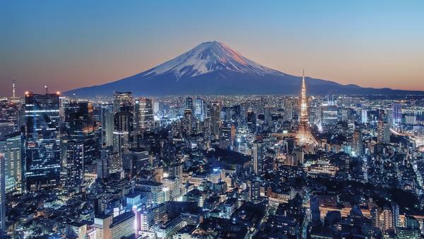 Evening in Tokyo von Emmanuel Charlat