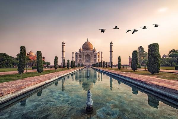 Morning In Agra von Emmanuel Charlat