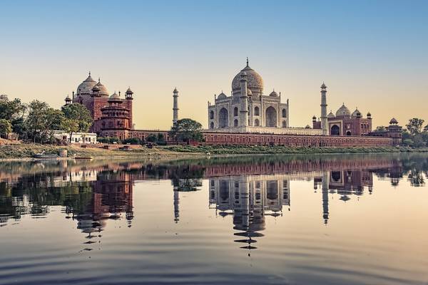 Taj Mahal Evening von Emmanuel Charlat