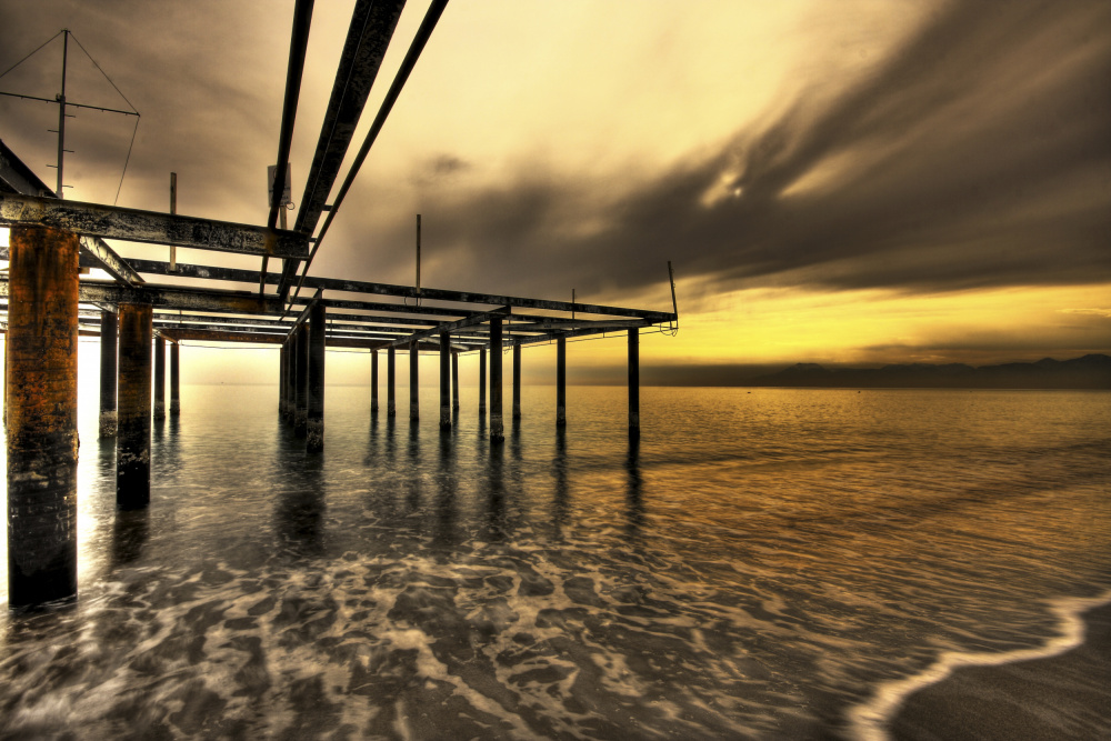 old pier and beautiful sunset von engin akyurt