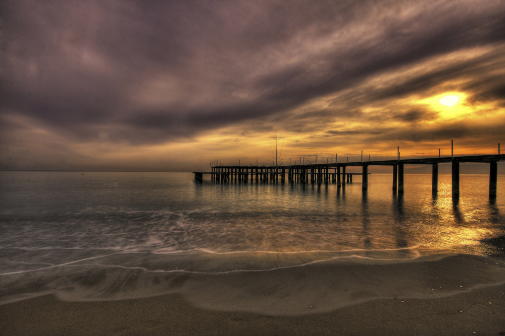 old pier and beautiful sunset von engin akyurt