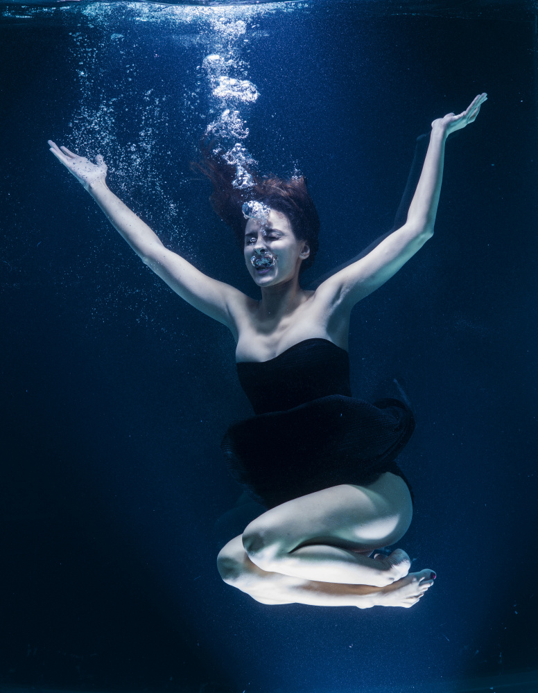 underwater artistic portrait shooting von engin akyurt