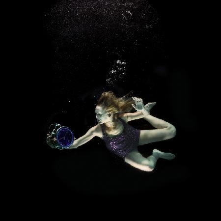 underwater artistic portrait shooting