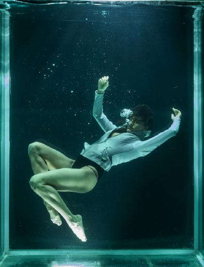 underwater artistic portrait shooting