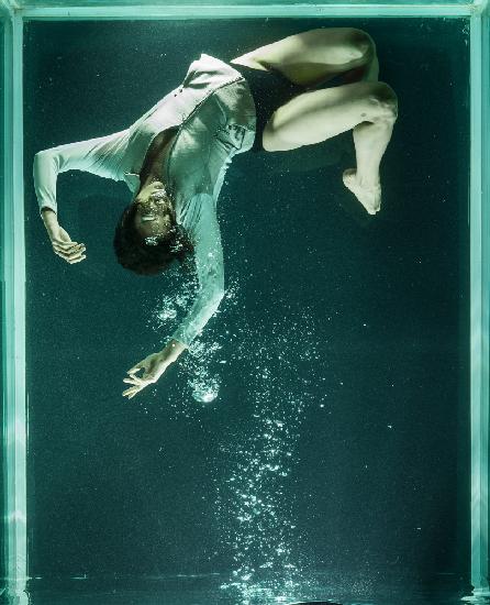 underwater artistic portrait shooting