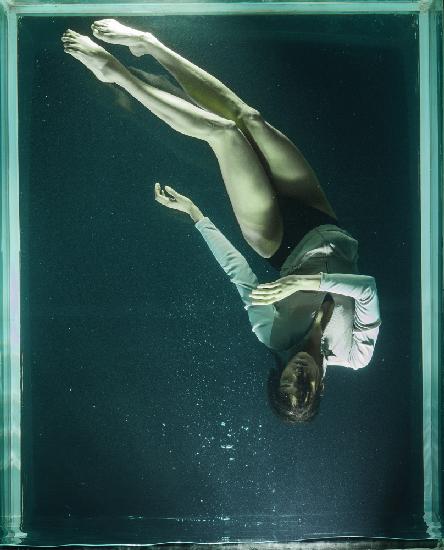 underwater artistic portrait shooting