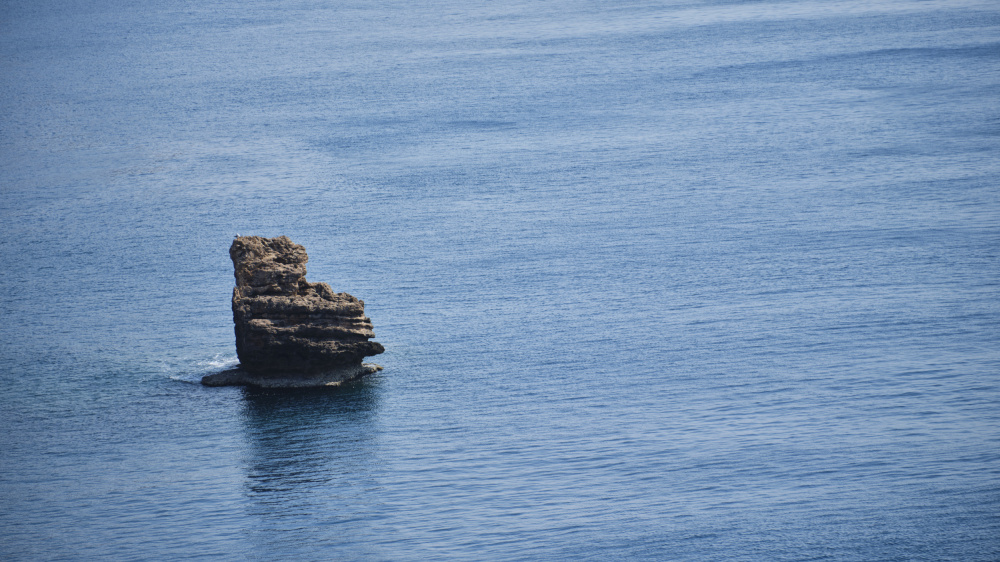 peaceful sea view and cliffs von engin akyurt