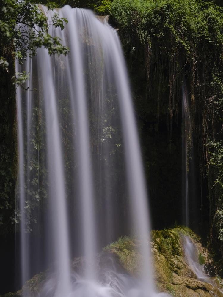 beautiful waterfall in the mountain von engin akyurt