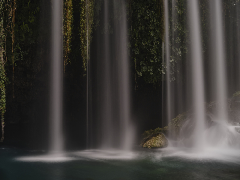 beautiful waterfall in the mountain von engin akyurt