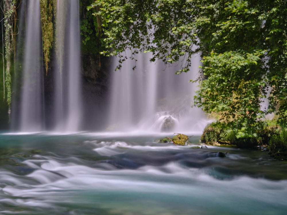 beautiful waterfall in the mountain von engin akyurt