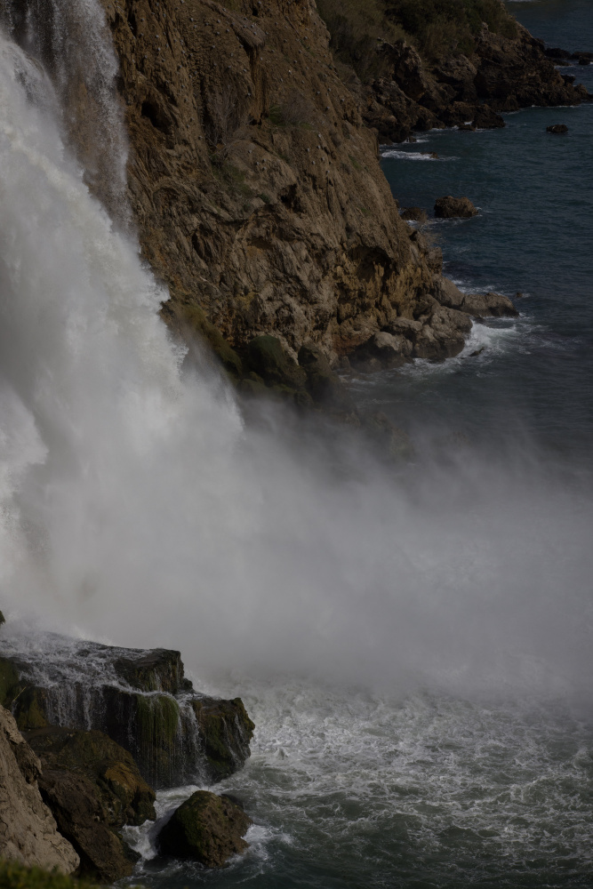 beautiful waterfall in the nature von engin akyurt