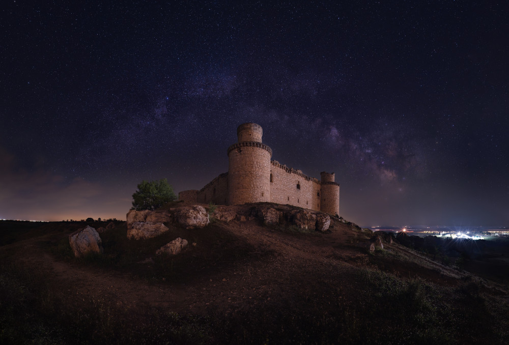 aD aSTRa PeR aSPeRa von Enrique Rodríguez de Mingo